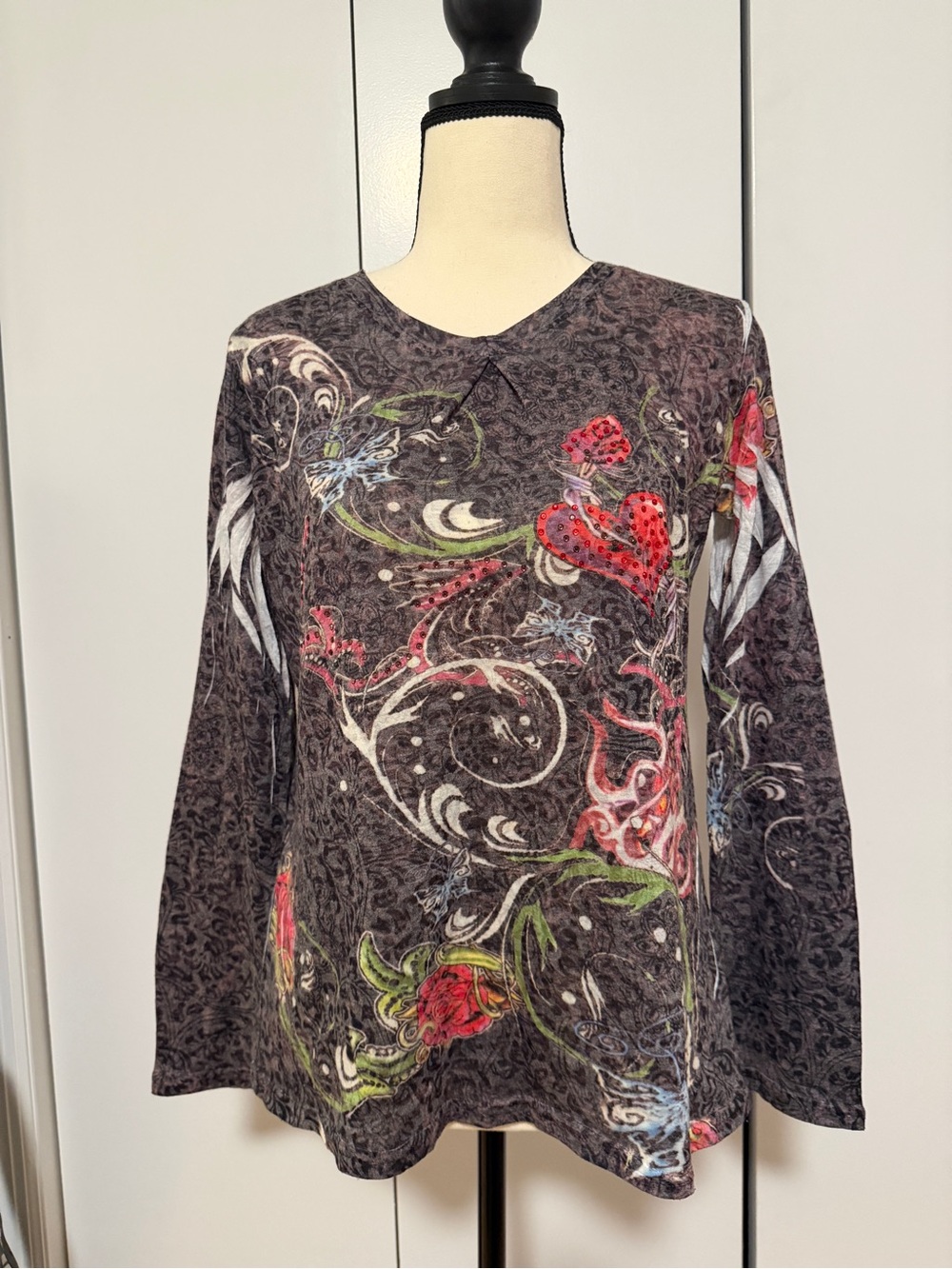 Women's Floral Swirl Long-Sleeve Top - Gray with Red Accents